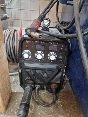 Welder Stahlwerk-MIG200.jpg