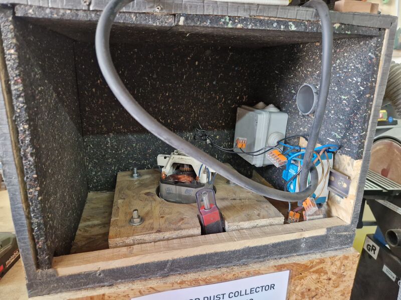 File:VacuumInside1.jpg